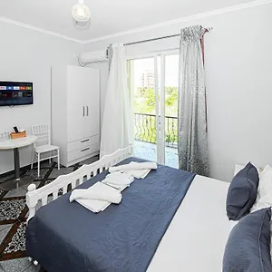 Fama 3*, Škalngur Albania